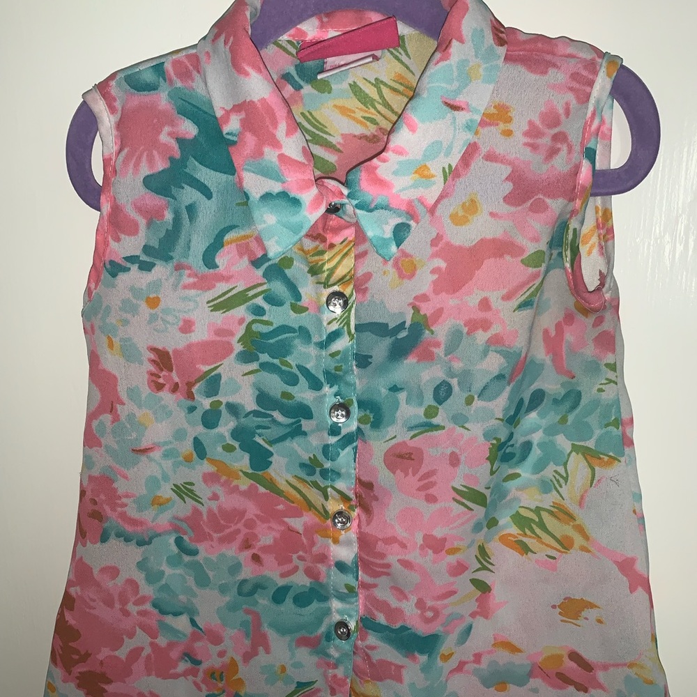 Cute mesh floral sleeveless shirt. Size 4